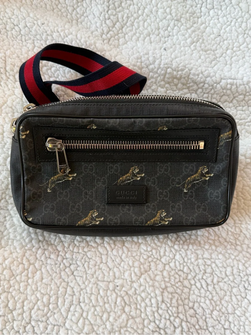 Authentic: Gucci GG Supreme Monogram Tiger Belt Bag
